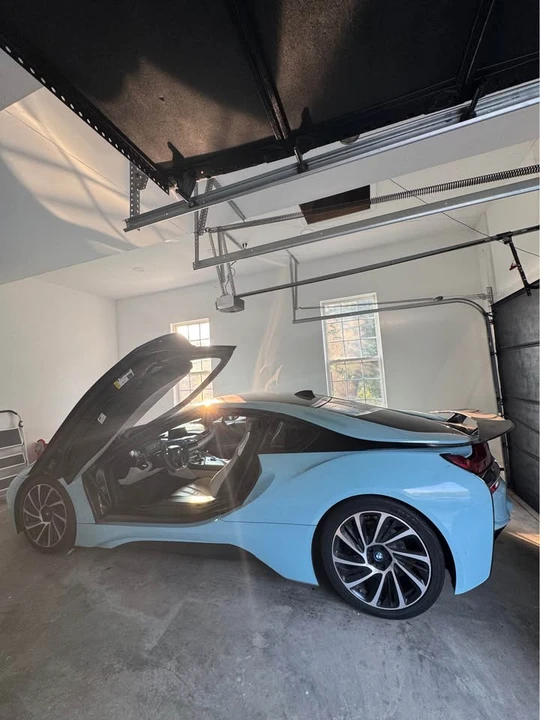 2015 BMW i8 - Image 2 of 5