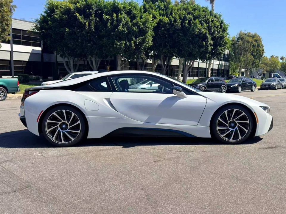 2015 BMW i8 - Image 4 of 11