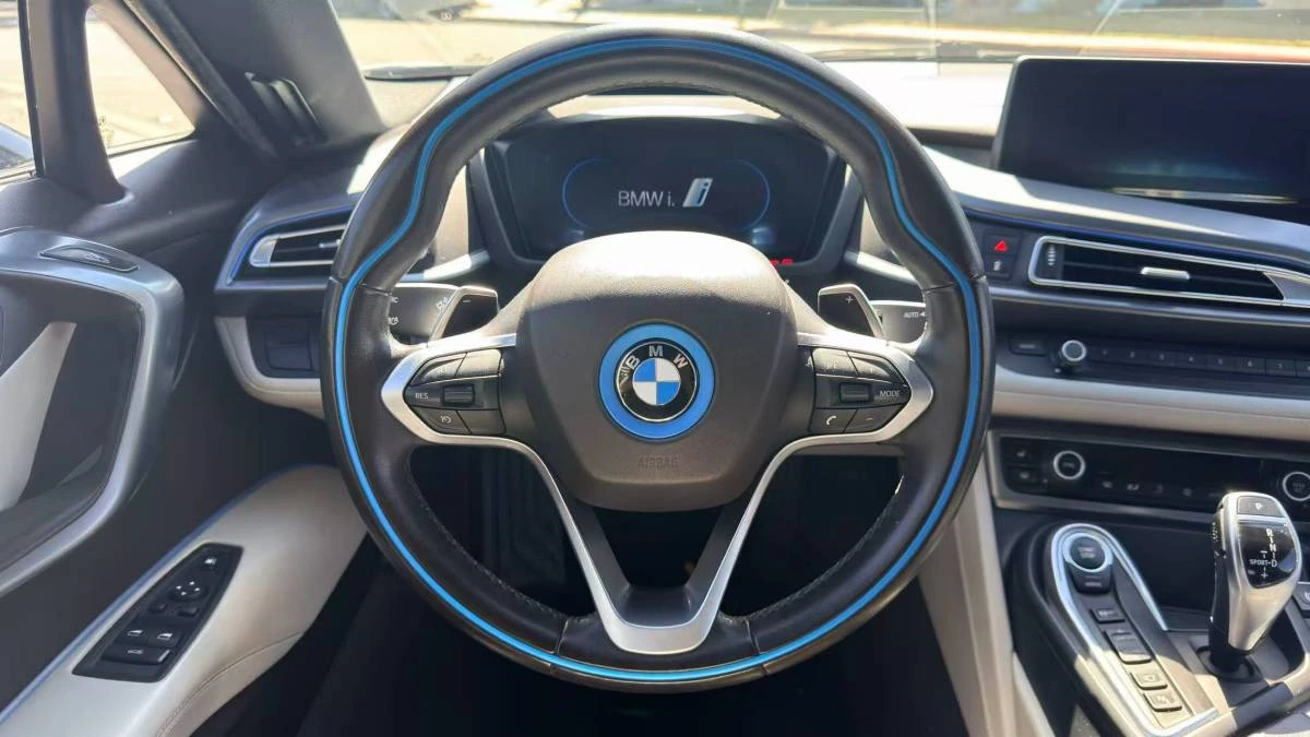 2015 BMW i8 - Image 10 of 11