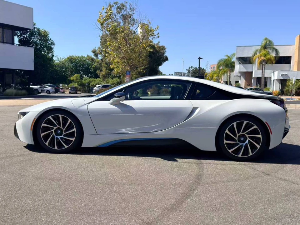 2015 BMW i8 - Image 7 of 11