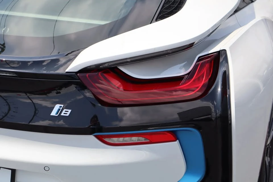 2015 BMW i8 - Image 4 of 11