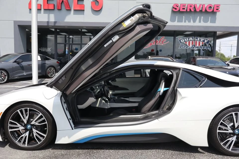 2015 BMW i8 - Image 5 of 11