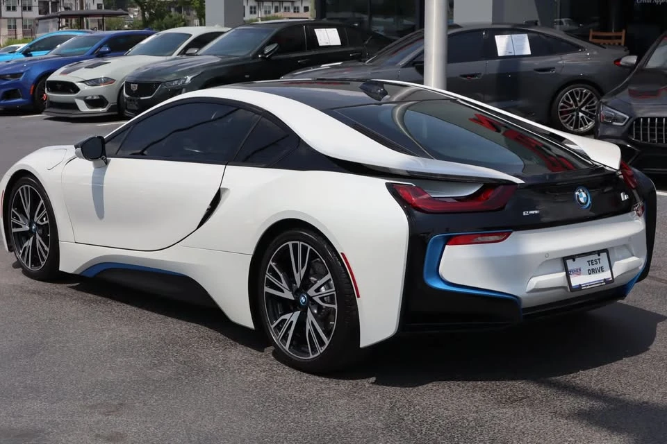 2015 BMW i8 - Image 2 of 11