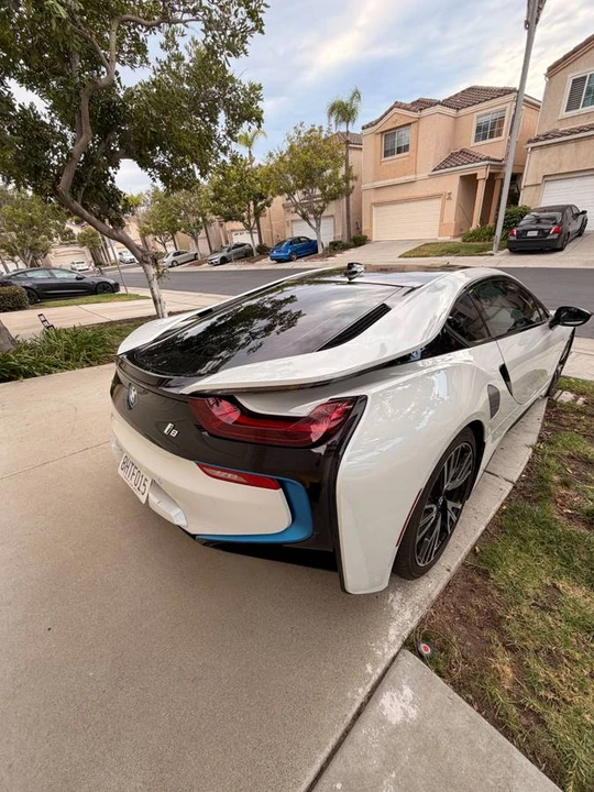 2015 BMW i8 - Image 15 of 24