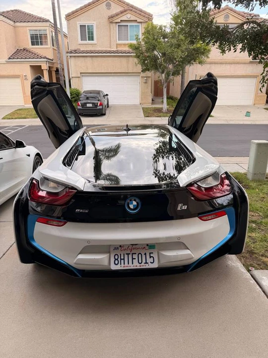 2015 BMW i8 - Image 11 of 24