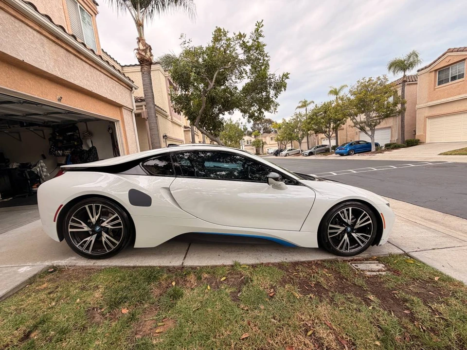 2015 BMW i8 - Image 6 of 24