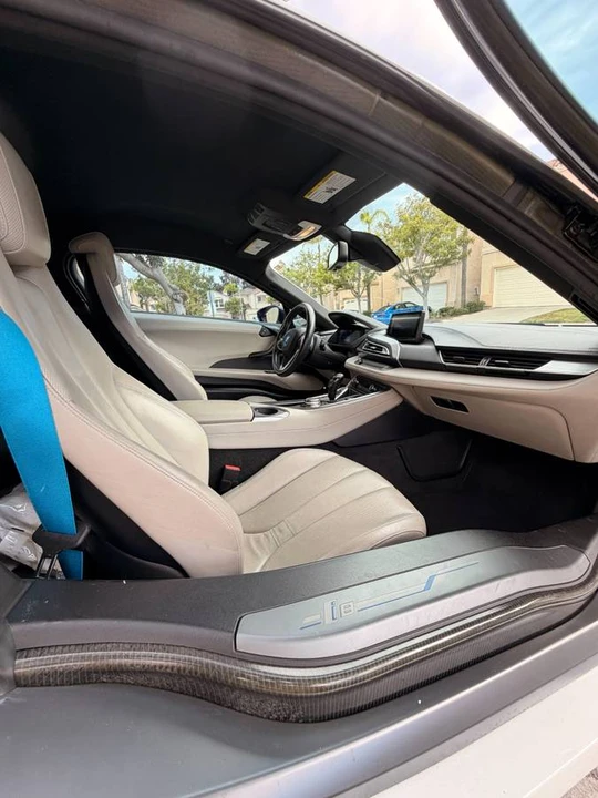 2015 BMW i8 - Image 18 of 24