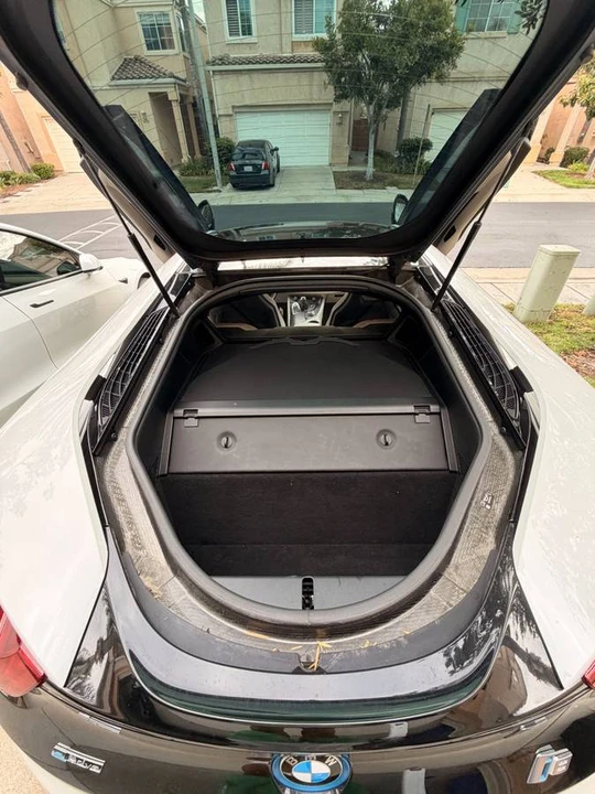 2015 BMW i8 - Image 9 of 24