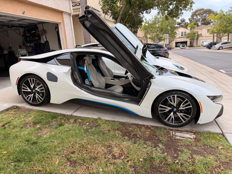 2015 BMW i8 - Image 3 of 24