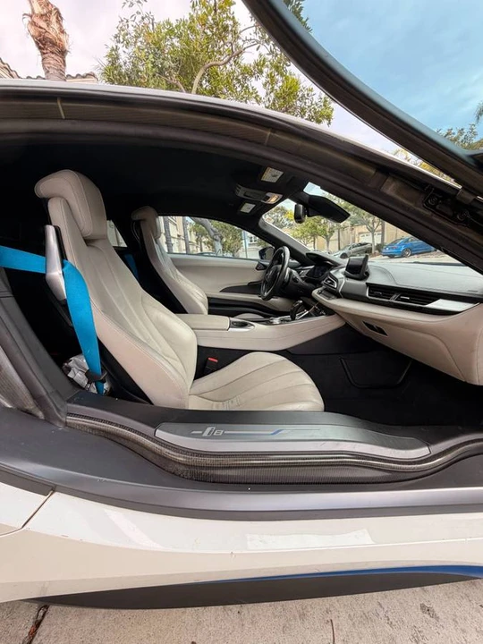 2015 BMW i8 - Image 22 of 24