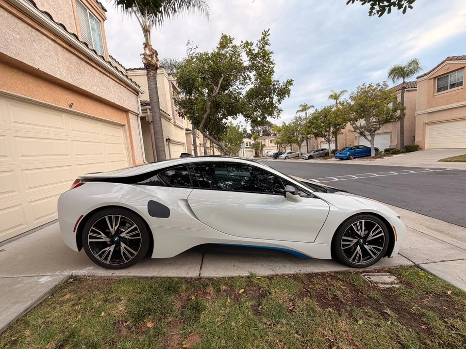 2015 BMW i8 - Image 16 of 24