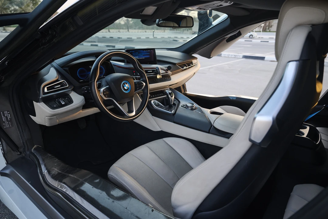 2015 BMW i8 - Image 4 of 7