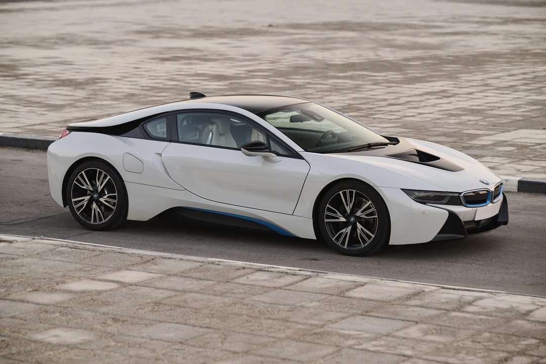 2015 BMW i8 - Image 2 of 7