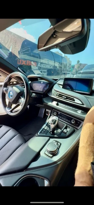2015 BMW i8 - Image 11 of 21