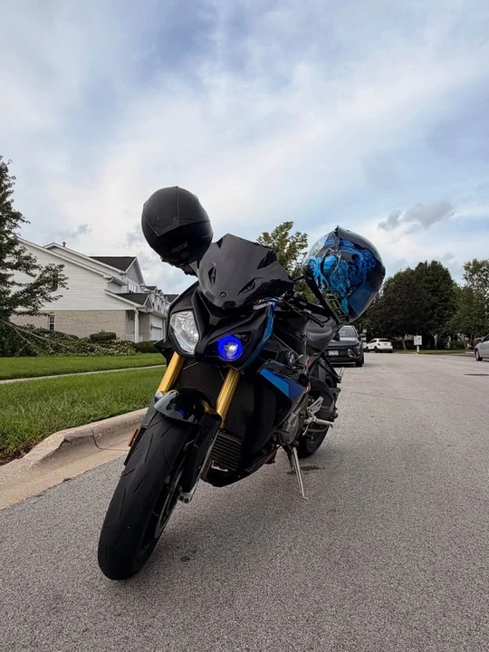 2015 BMW S1000 - Image 2 of 3