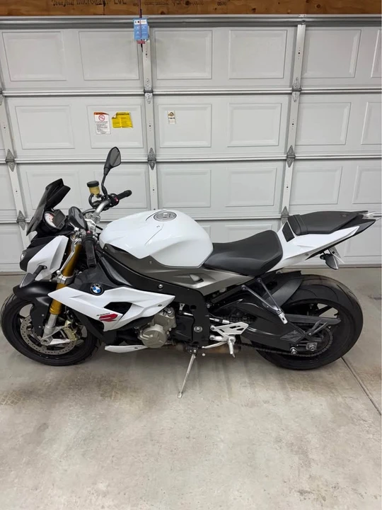 2015 BMW S1000 - Image 4 of 10