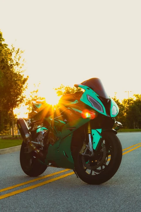 2015 BMW S1000 - Image 3 of 4