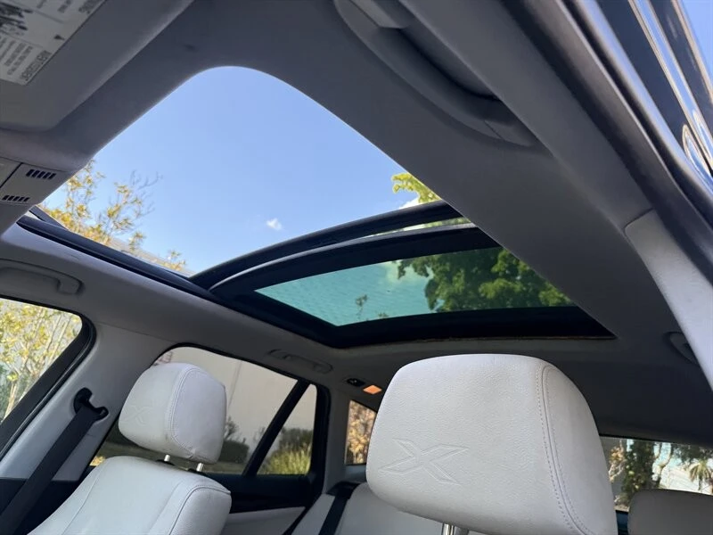 2015 BMW E84 X1 - Image 15 of 21