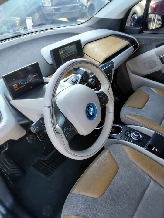 2015 BMW i3 - Image 14 of 20