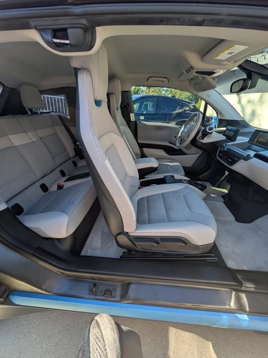 2015 BMW i3 - Image 17 of 18
