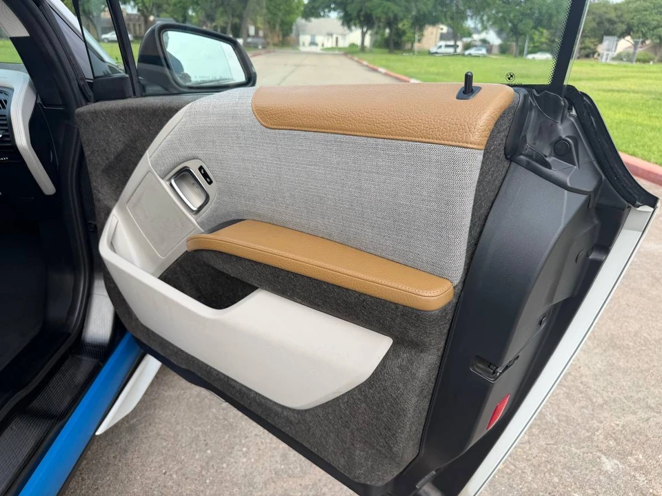 2015 BMW i3 - Image 19 of 24