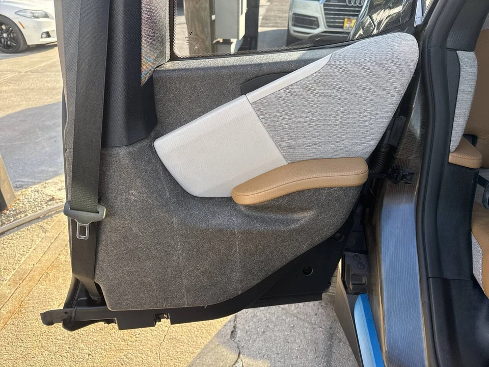 2015 BMW i3 - Image 17 of 21