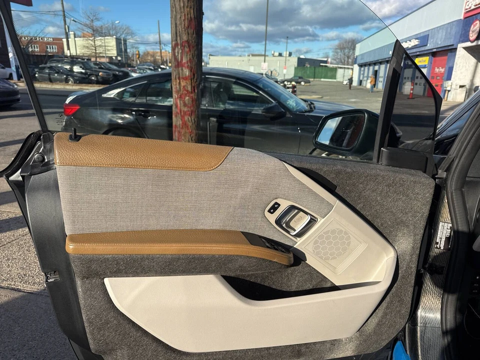 2015 BMW i3 - Image 14 of 21