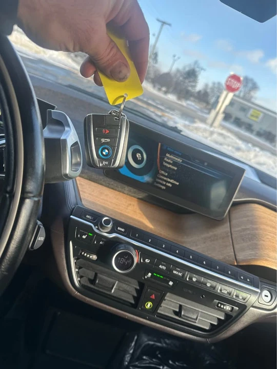 2015 BMW i3 - Image 14 of 16