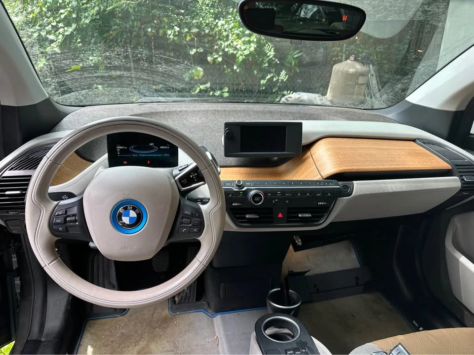 2015 BMW i3 - Image 12 of 17