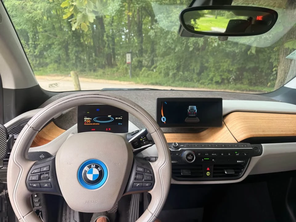 2015 BMW i3 - Image 2 of 10
