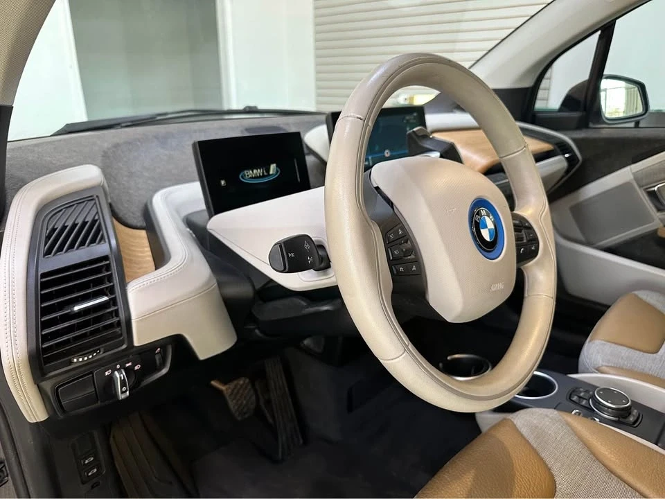 2015 BMW i3 - Image 8 of 19