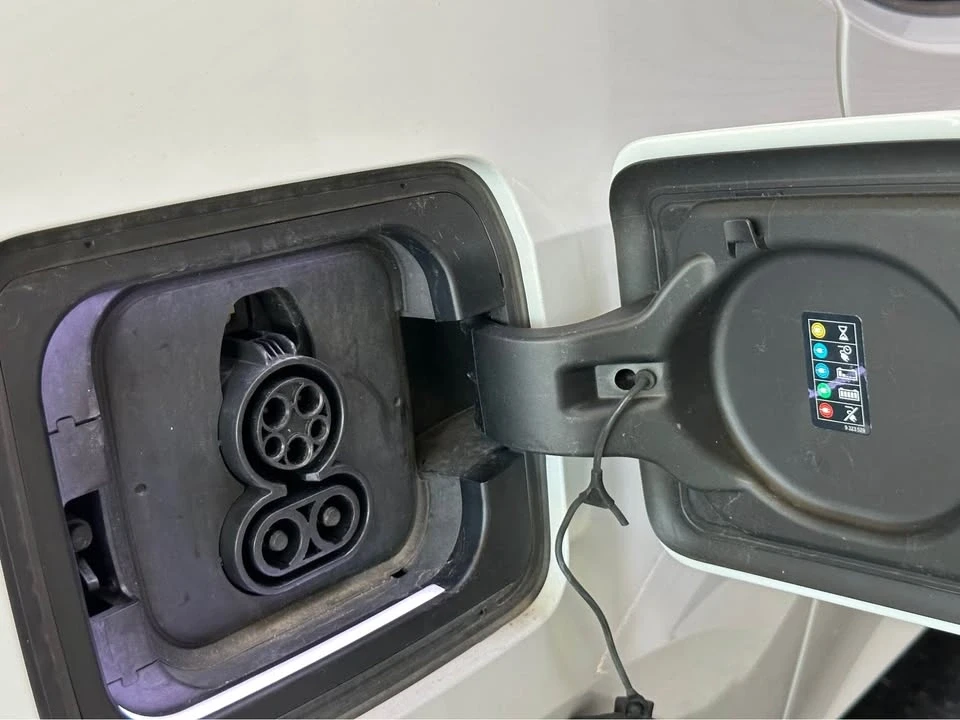 2015 BMW i3 - Image 18 of 19