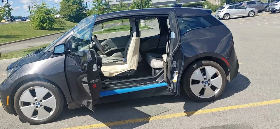 2015 BMW i3 - Image 2 of 5