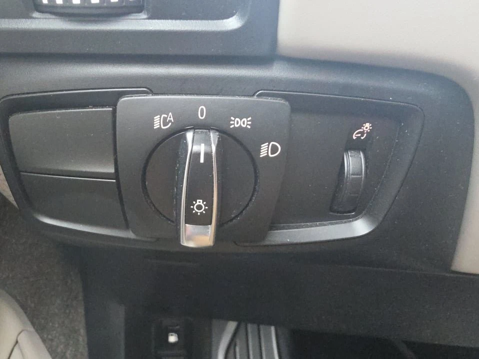 2015 BMW i3 - Image 17 of 20