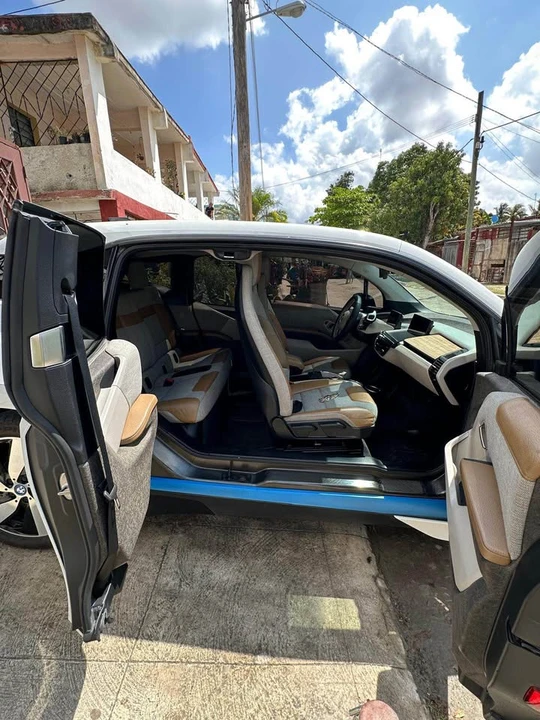 2015 BMW i3 - Image 15 of 18