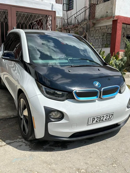 2015 BMW i3 - Image 2 of 18