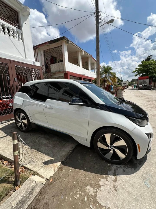 2015 BMW i3 - Image 14 of 18