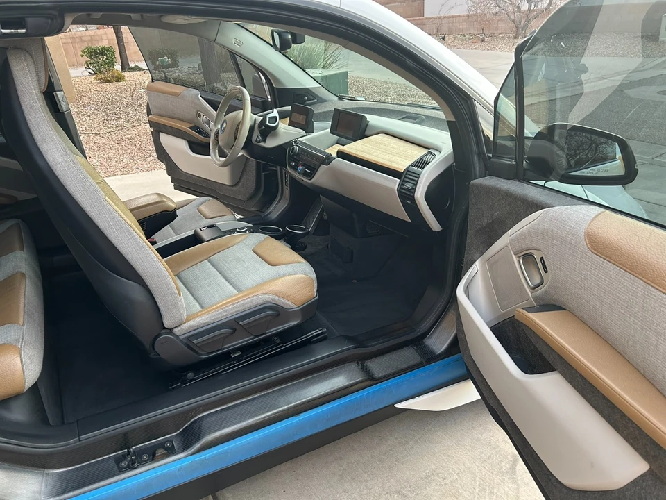 2015 BMW i3 - Image 14 of 19