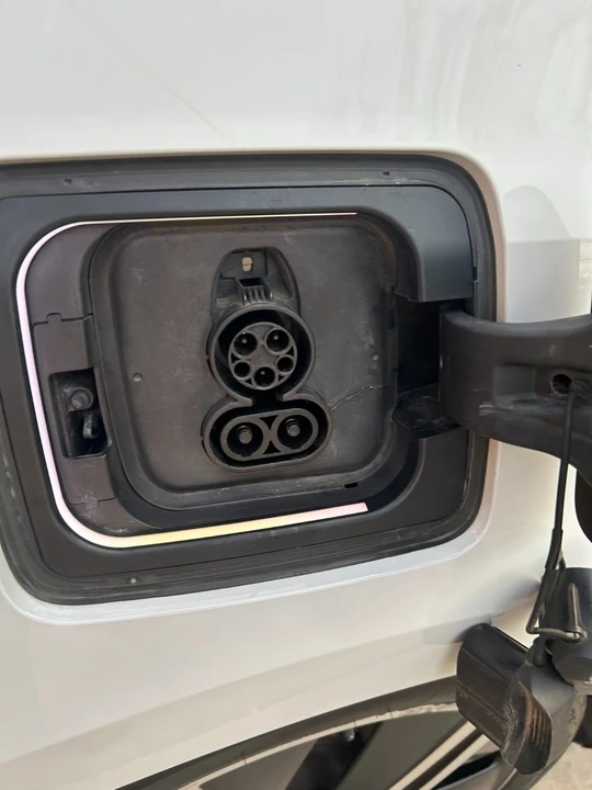 2015 BMW i3 - Image 16 of 19