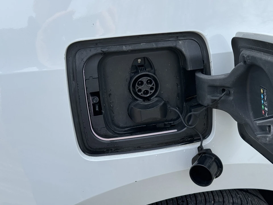 2015 BMW i3 - Image 16 of 21