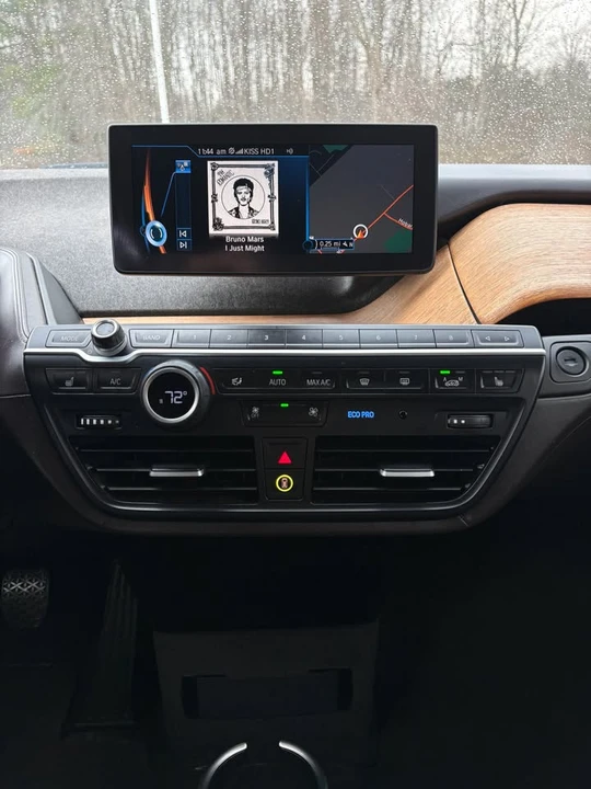 2015 BMW i3 - Image 11 of 20