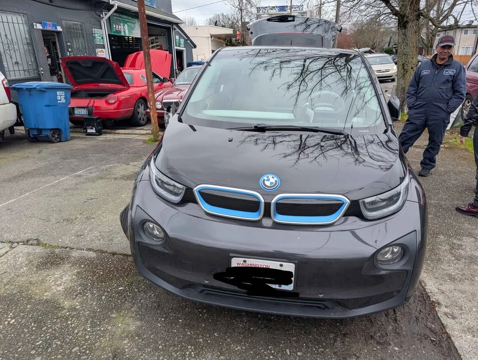 2015 BMW i3 - Image 8 of 11