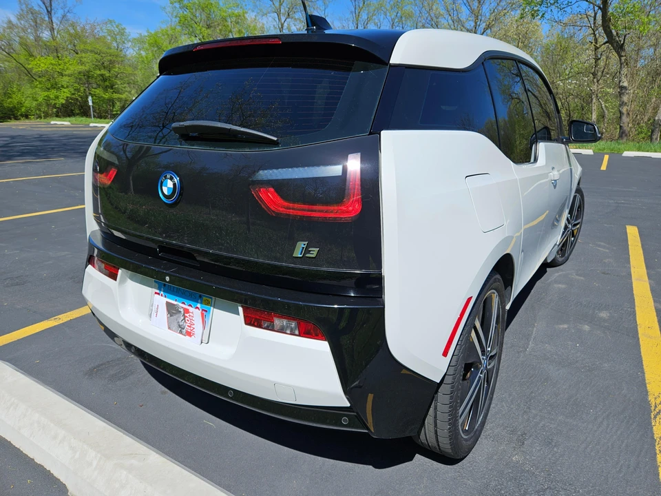 2015 BMW i3 - Image 14 of 31
