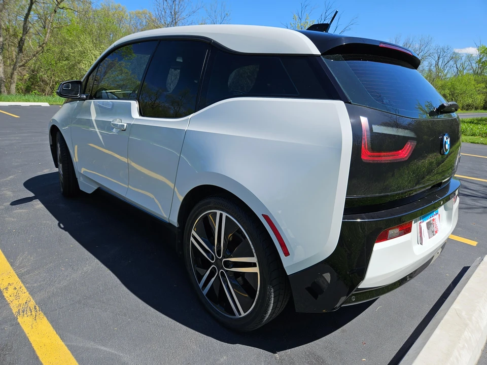2015 BMW i3 - Image 11 of 31