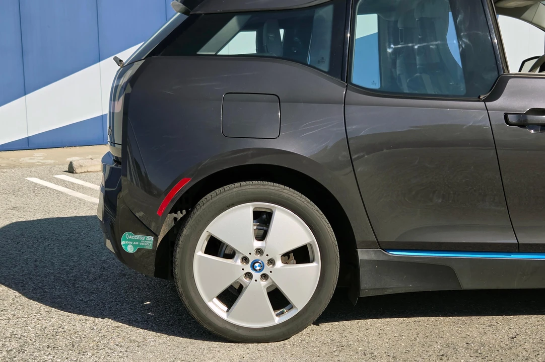 2015 BMW i3 - Image 21 of 31