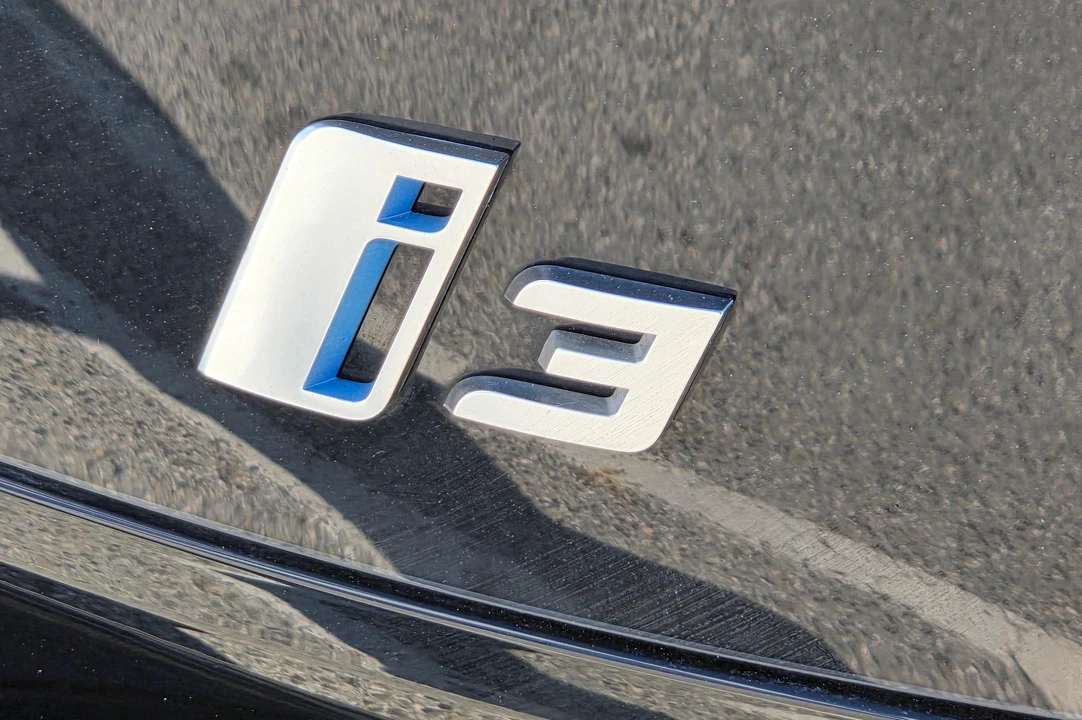 2015 BMW i3 - Image 19 of 31
