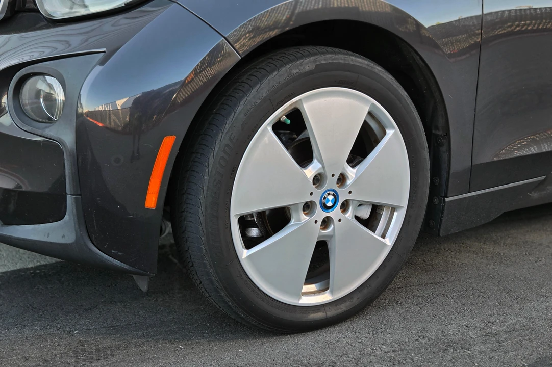 2015 BMW i3 - Image 24 of 31