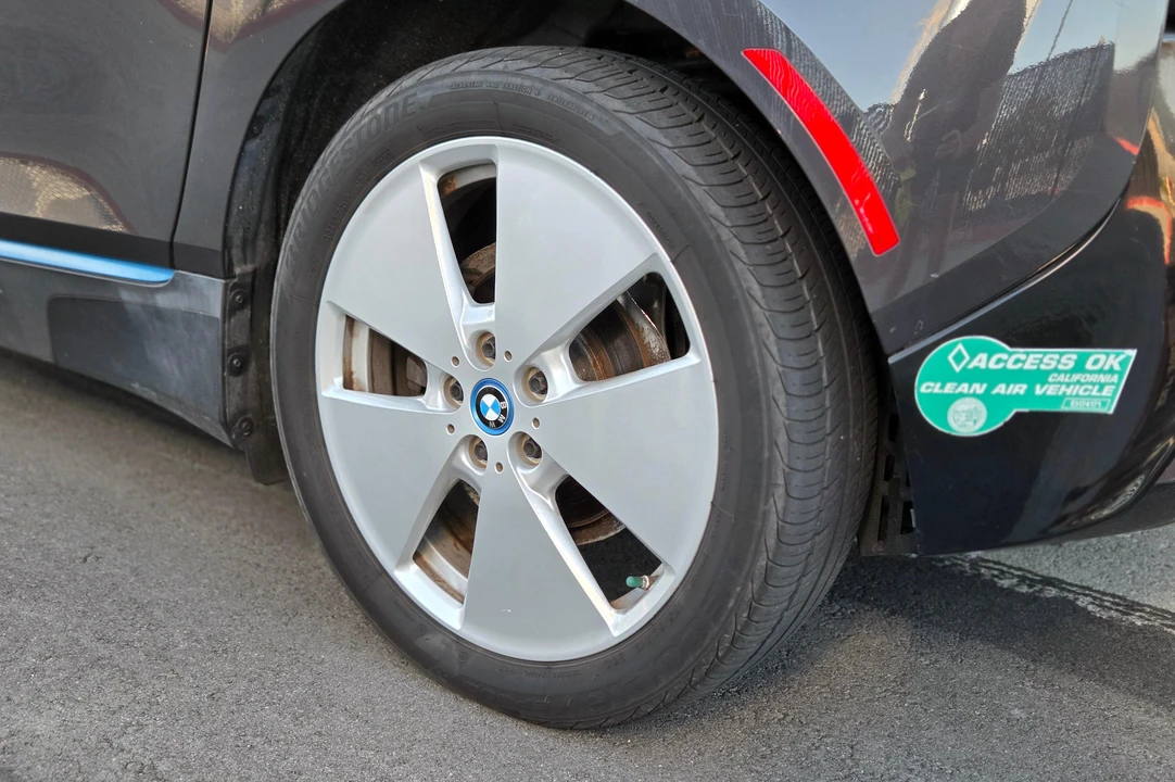 2015 BMW i3 - Image 25 of 31
