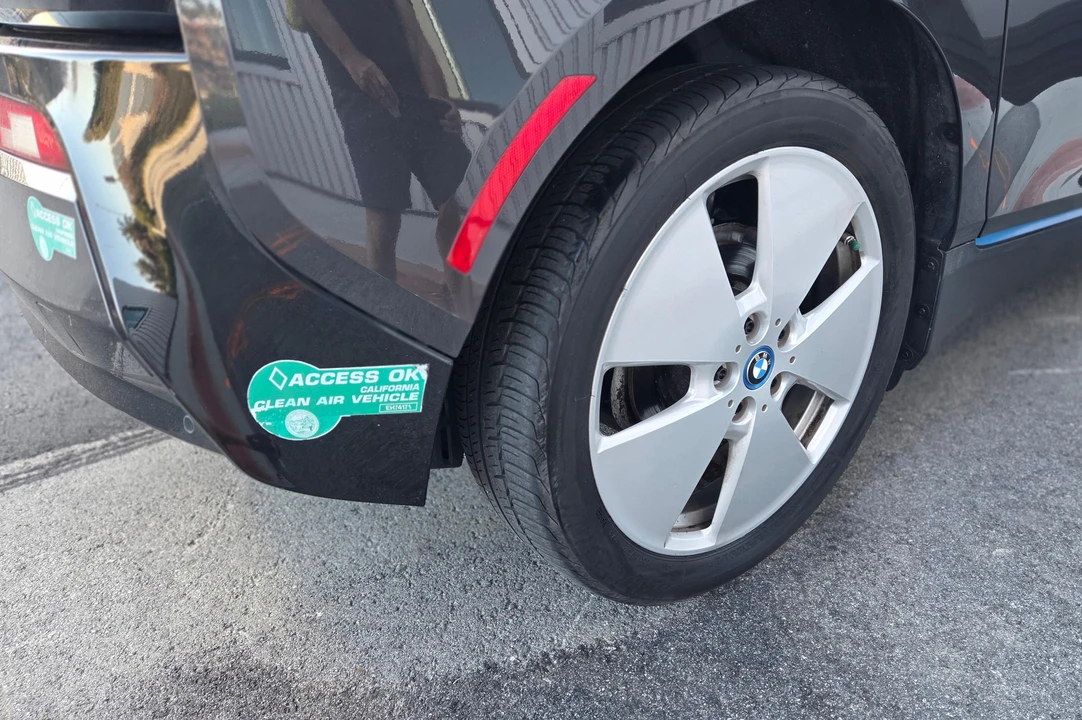 2015 BMW i3 - Image 26 of 31
