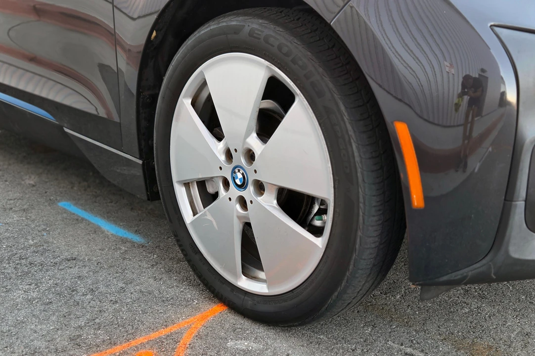 2015 BMW i3 - Image 27 of 31